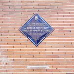 Una placa recuerda a los TEDAX asesinados en Vallecas por ETA con "un acto de justicia", aunque llegue "con retraso"