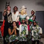 Madonna junto a sus hijos