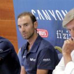El director y los corredores del equipo Movistar, Eusebio Unzué, Alejandro Valverde y Nairo Quintana /Foto: Efe