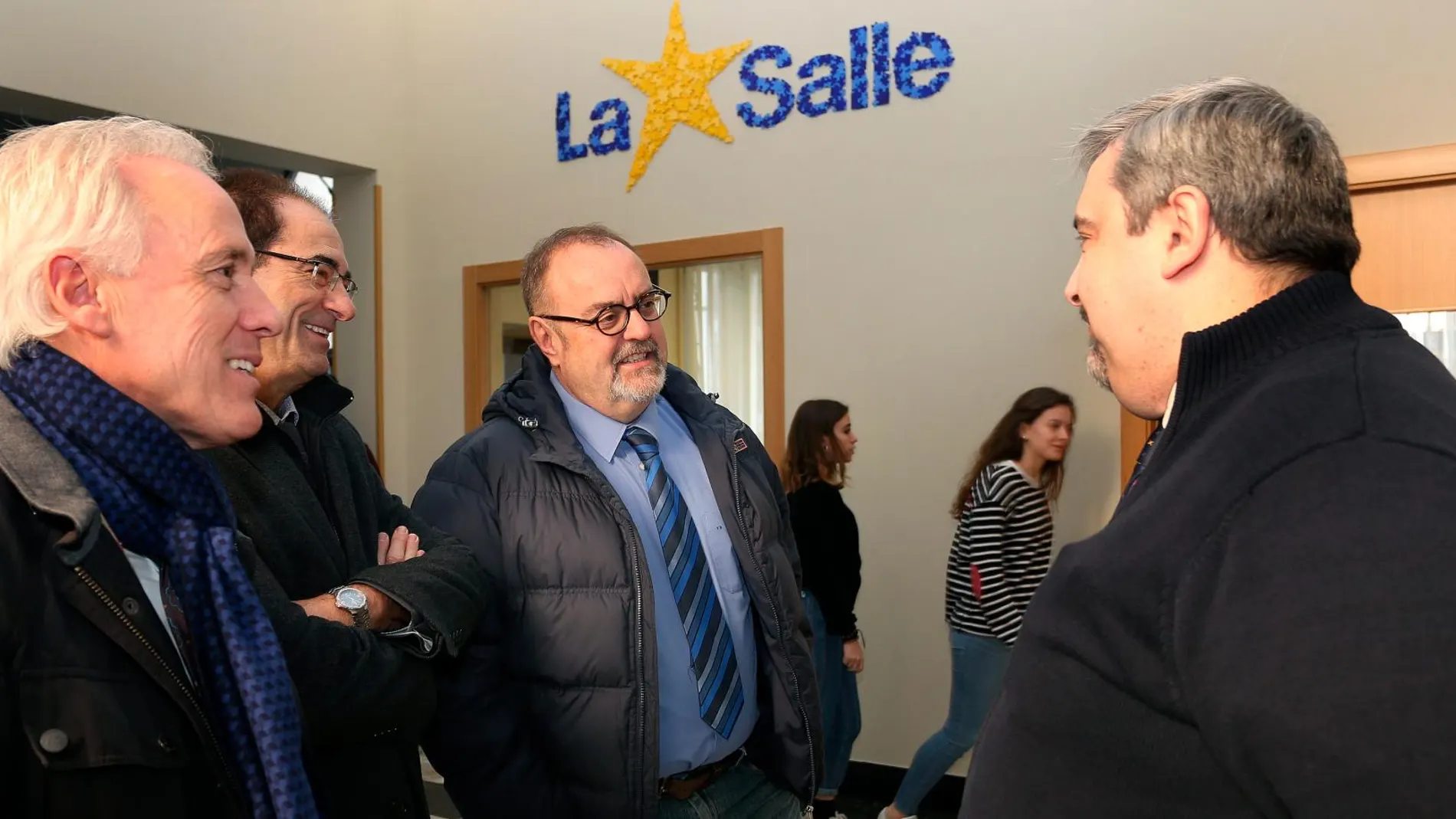 El consejero de Educación, Fernando Rey, junto al director de la Salle, Javier Abad, al delegado de la Junta, Luis Domingo González; y al director provincial de Educación, Sabino Herrero