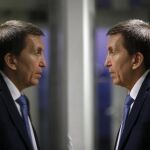 Manuel Moix, reflejado en un cristal