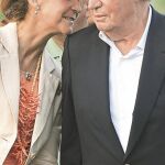 Don Juan Carlos junto a su hija la Infanta Elena, en una actitud de complicidad