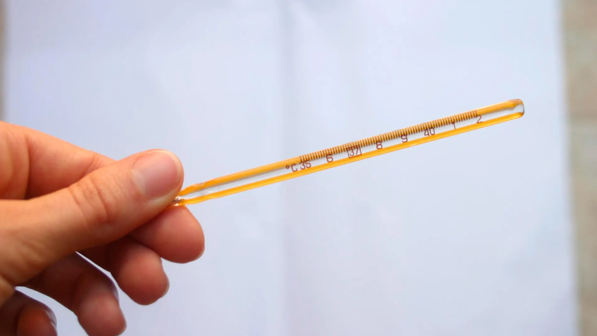 Es necesario acudir al médico para tratar los síntomas de fiebre y malestar