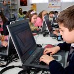 El uso de Internet entre los más pequeños de la casa es cada vez más habitual y la Junta de Castilla y León refuerza su uso seguro