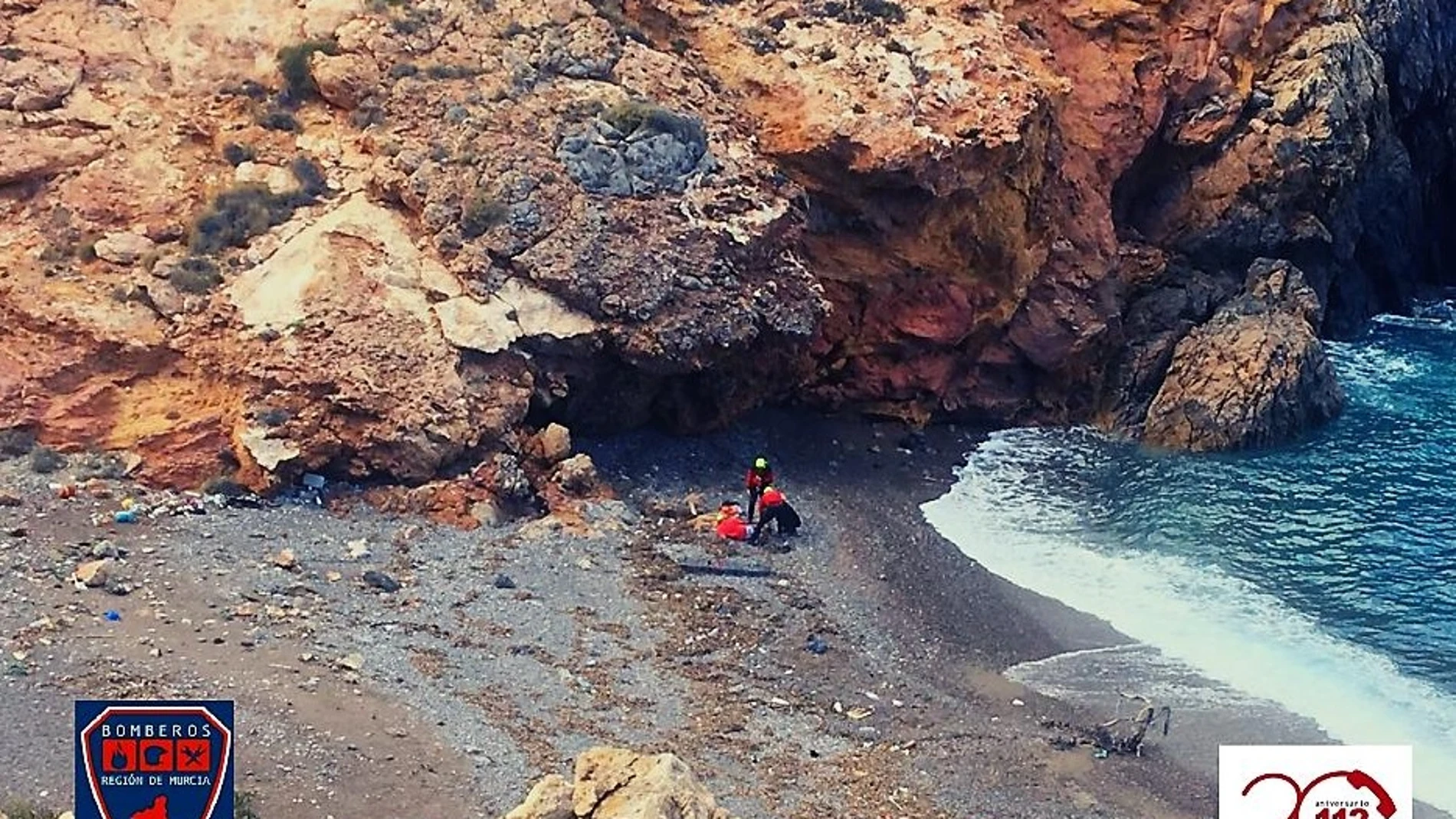 Imagen del rescate del hombre de habla inglesa que cayó en Cabo Tiñoso