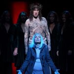 Marina Rebeka, que interpreta a Margarita, y Luca Pisaroni, en el papel de Mefistófeles, durante una escena de la ópera de Gounod