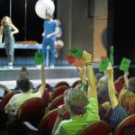 La versión de Àlex Rigola de «Un enemigo del pueblo», de Ibsen, da la posibilidad al público de decidir si se realiza cada función