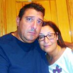Alberto y Noelia, frente a la habitación de su hijo adoptivo