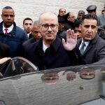 El primer ministro palestino, Rami Hamdalla, tras asistir a la inauguración de un centro médico en Beit Ula cerca de Hebrón