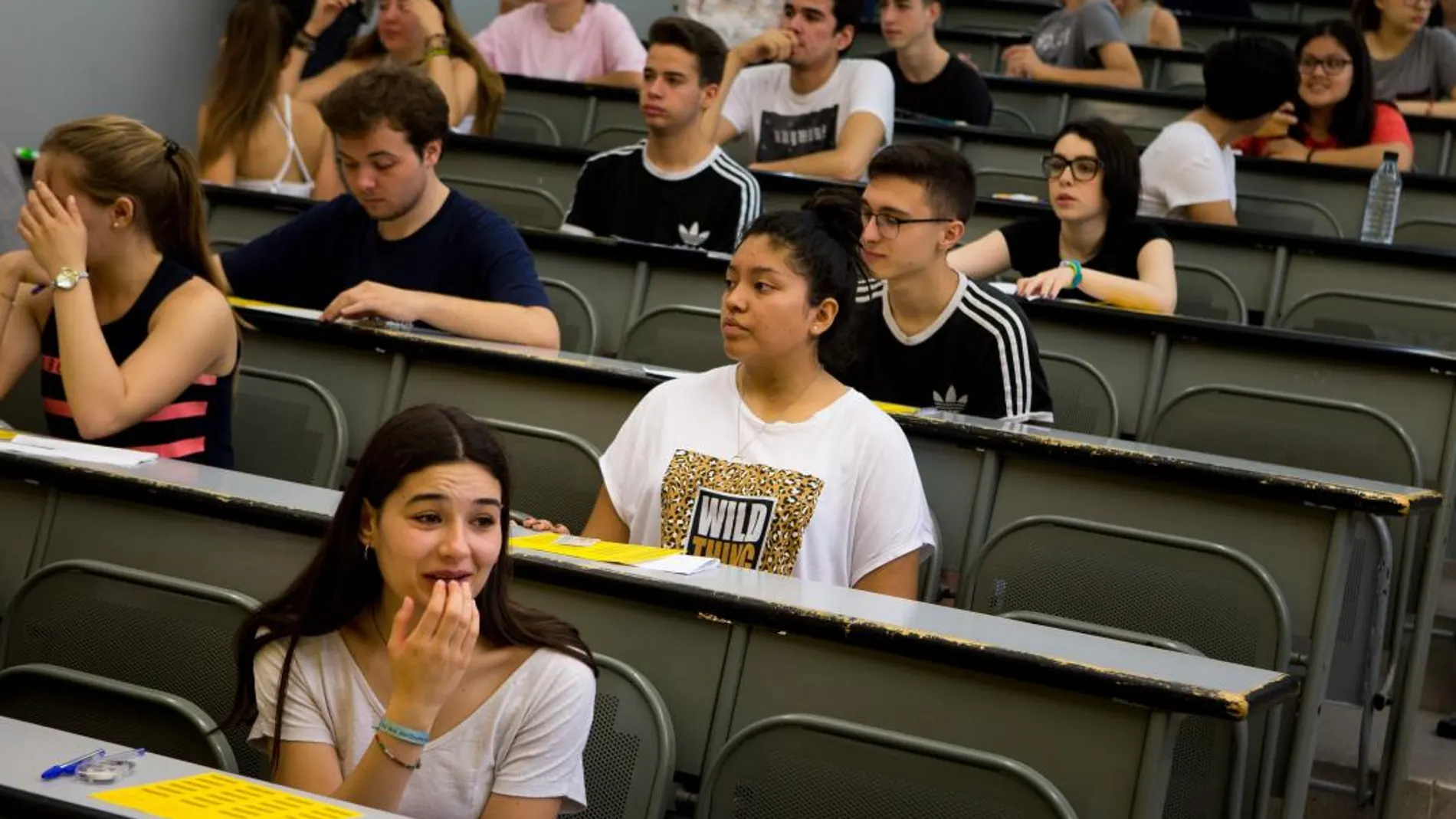 Más de la mitad de los universitarios ve su futuro laboral fuera de España
