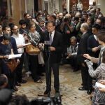 Mariano Rajoy declara ante los medios tras formalizar su acta como diputado, hoy en la Cámara Baja.