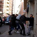 El adolescente de Castrogonzalo (Zamora) durante su entrada a las dependencias judiciales. EFE/Mariam A. Montesinos