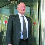 El ex director del Palau Joan Llinares, ayer, saliendo de la Ciutat de la Justícia, después de declarar como testigo
