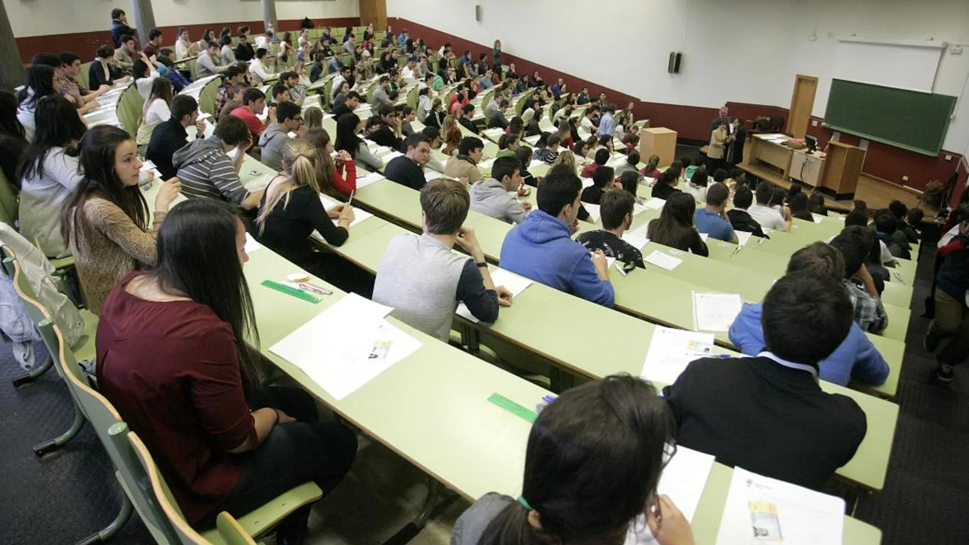 Los estudiantes de Castilla y León tendrán nuevas ayudas para proseguir sus estudios en la Universidad