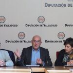 El presidente de la Diputación, Jesús Julio Carnero, junto a Rocío Gutiérrez de Unicef y José María Borge de Manos Unidas
