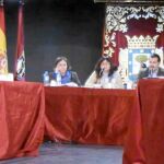 El concejal Borja Fanjul fue increpado al grito de «fascista» y «sinvergüenza». Rommy Arce no le amparó antes estos ataques verbales.