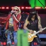 Imagen de archivo de los integrantes del grupo estadounidense Guns N´Roses, Axl Rose y Slash, durante una actuación en Madrid