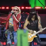 Imagen de archivo de los integrantes del grupo estadounidense Guns N´Roses, Axl Rose y Slash, durante una actuación en Madrid
