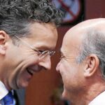 El presidente del Eurogrupo, Jeroen Dijsselbloem, y el ministro español de Economía, Luis de Guindos