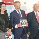 De izq. a dcha.: Cristina Moral de Ferrovial; Hilario Alfaro, presidente de Madrid Foro Empresarial; y José Antonio Quintero, presidente de Envera