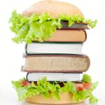Varios escritores franceses han firmado un manifiesto contra la presencia de McDonalds en un stand de la Feria del Libro juvenil de Montreuil (Francia)