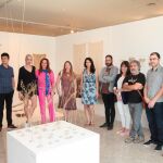 La presidenta de las Cortes y de la Fundación Villalar, Silvia Clemente, junto a los artistas
