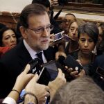 El presidente del Gobierno, Mariano Rajoy, hace declaraciones a los periodistas sobre la muerte de la exalcaldesa de Valencia y senadora, Rita Barberá