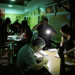Uno de los colegios en los que se llevó a cabo la votación ilegal en el momento del «recuento» de los votos el 1 de octubre del año pasado