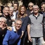 La presidenta andaluza y aspirante a las primarias del PSOE, Susana Díaz, ha compartido esta mañana un desayuno con militantes "con raíces extremeñas"de Sant Boi de Llobregat
