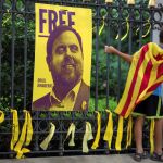 Un cartel pide la libertad de ex vicepresidente catalán Oriol Junqueras. Foto. Efe