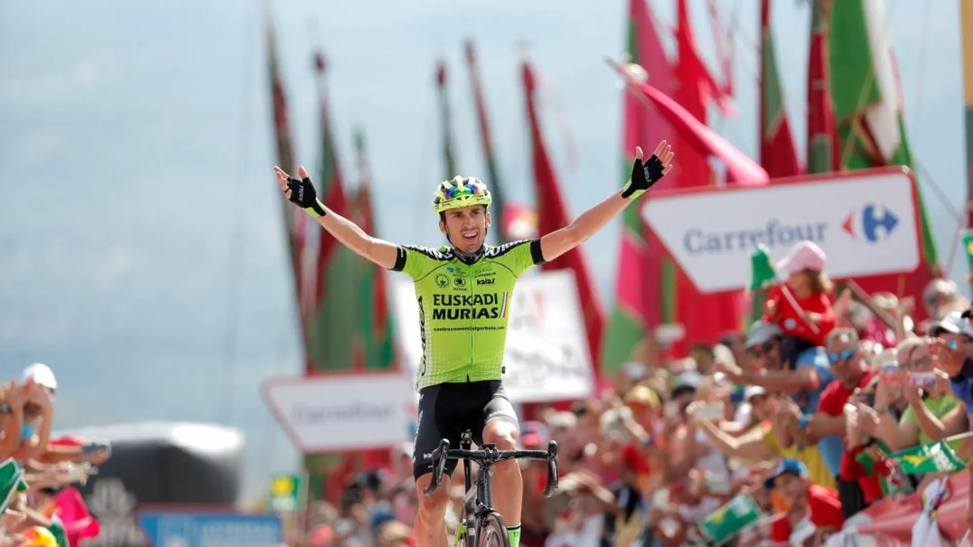 El ciclista español Óscar Rodríguez (Euskadi Murias), gana la decimotercera etapa de la Vuelta, disputada entre Candás y La Camperona (León) / Foto: Efe