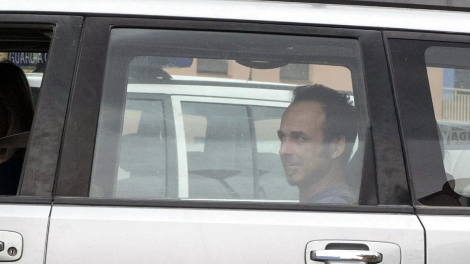 Arcuri, en un coche policial
