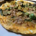 Exquisita Frittata con aguacate, patatas, espárragos y atún