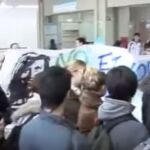 Momento del escrache a Rosa Díez en Barcelona