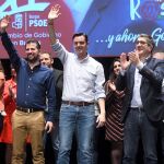 El candidato a la Alcaldía de Burgos, Daniel de la Rosa, junto al secretario general del PSCyL, Luis Tudanca, y el exlehendakari del Gobierno vasco, Patxi López