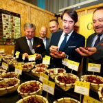 El consejero de Fomento y Medio Ambiente, Juan Carlos Suárez-Quiñones, inaugura Biocastanea