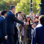 Felipe VI participó el viernes en varios actos en Sevilla y estuvo acompañado, entre otras autoridades, por el presidente de la Junta de Andalucía, Juanma Moreno