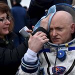 El astronauta Scott Kelly, poco después de aterrizar en la Tierra