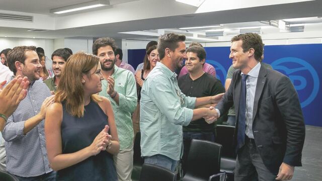 Casado viajó ayer hasta Andalucía y mantuvo un encuentro con empresarios en Jerez. Por la tarde, en la imagen, acudió en Madrid a una reunión de Nuevas Generaciones