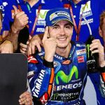 Viñales celebra el triunfo con el que es líder del Mundial