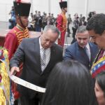 El presidente Nicolás Maduro junto al presidente saliente de la Asamblea Nacional, Diosdado Cabello