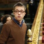El portavoz parlamentario de Podemos, Íñigo Errejón, a su llegada al hemiciclo del Congreso de los Diputados donde se celebra hoy la segunda sesión del debate de investidura del líder del PSOE
