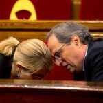 El presidente de la Generalitat, Quim Torra, conversa con la portavoz del Govern, Elsa Artadi. EFE/Quique García