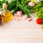Verduras y del aceite de oliva / Dreamstime