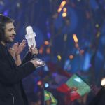 Salvador Sobral celebrando el triunfo