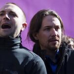 El líder de Podemos, Pablo Iglesias, en una imagen de archivo junto al cofundador de la formación Luis Alegre