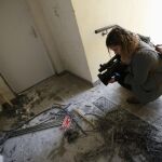 Destrozos en el pasillo del apartamento de Clapiers donde fue detenido uno de los presuntos terroristas