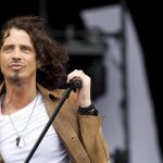 Chris Cornell durante una actuación