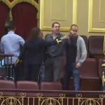 Desalojan a los estibadores presentes en el Congreso tras aprobarse el decreto