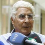 José María Barreda responde a los medios de comunicación a su llegada a la reunión de la ejecutiva federal.